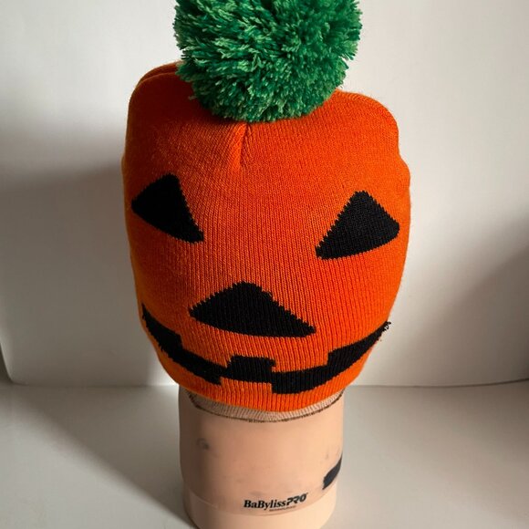 Halloween hat Toque with a jack-o'lantern face and green pompom, flashing lights - Picture 4 of 8